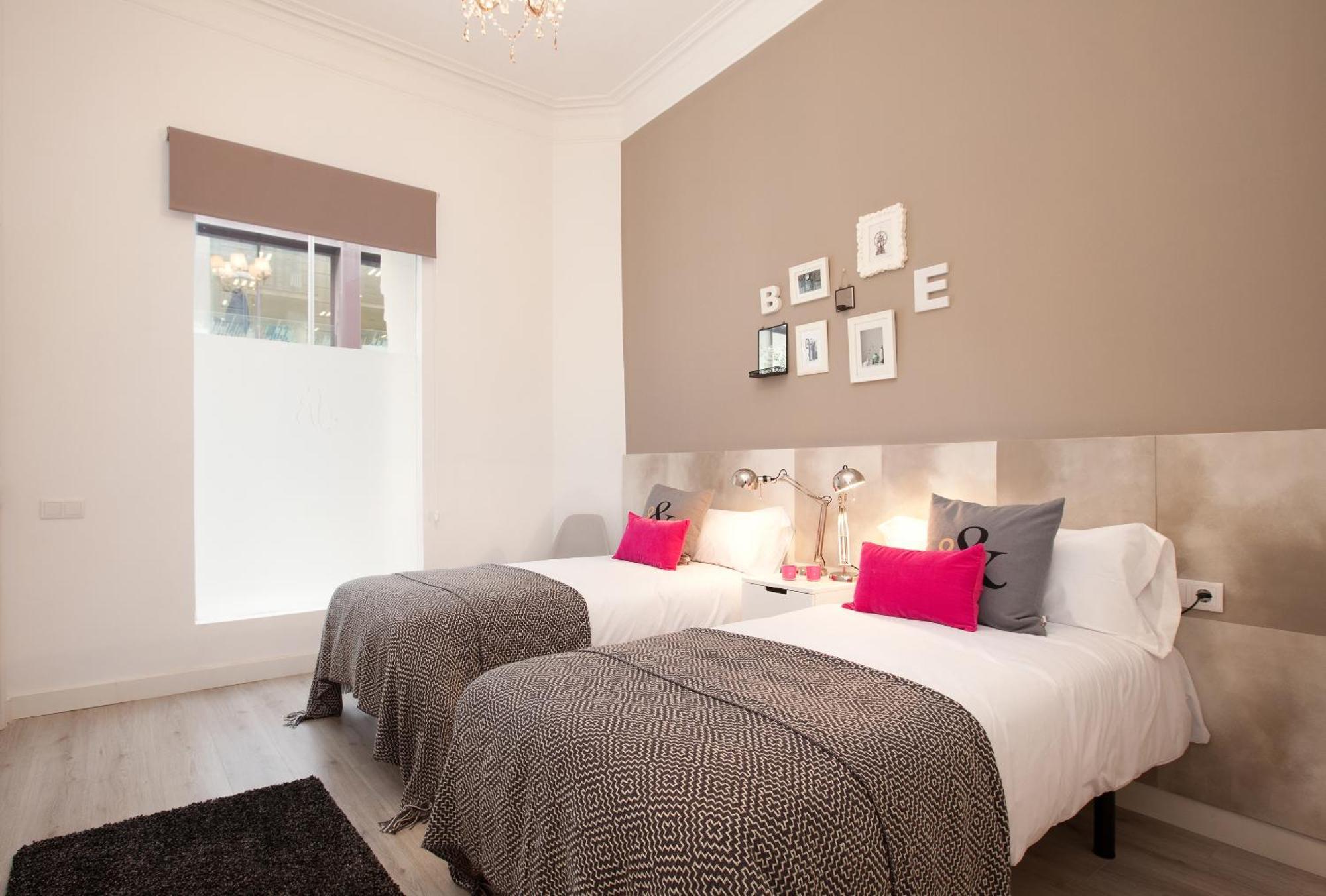 Click&Flat Seneca Suites برشلونة الغرفة الصورة