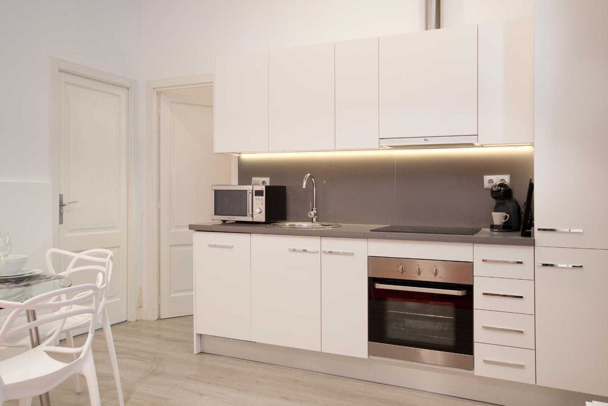 Click&Flat Seneca Suites برشلونة الغرفة الصورة