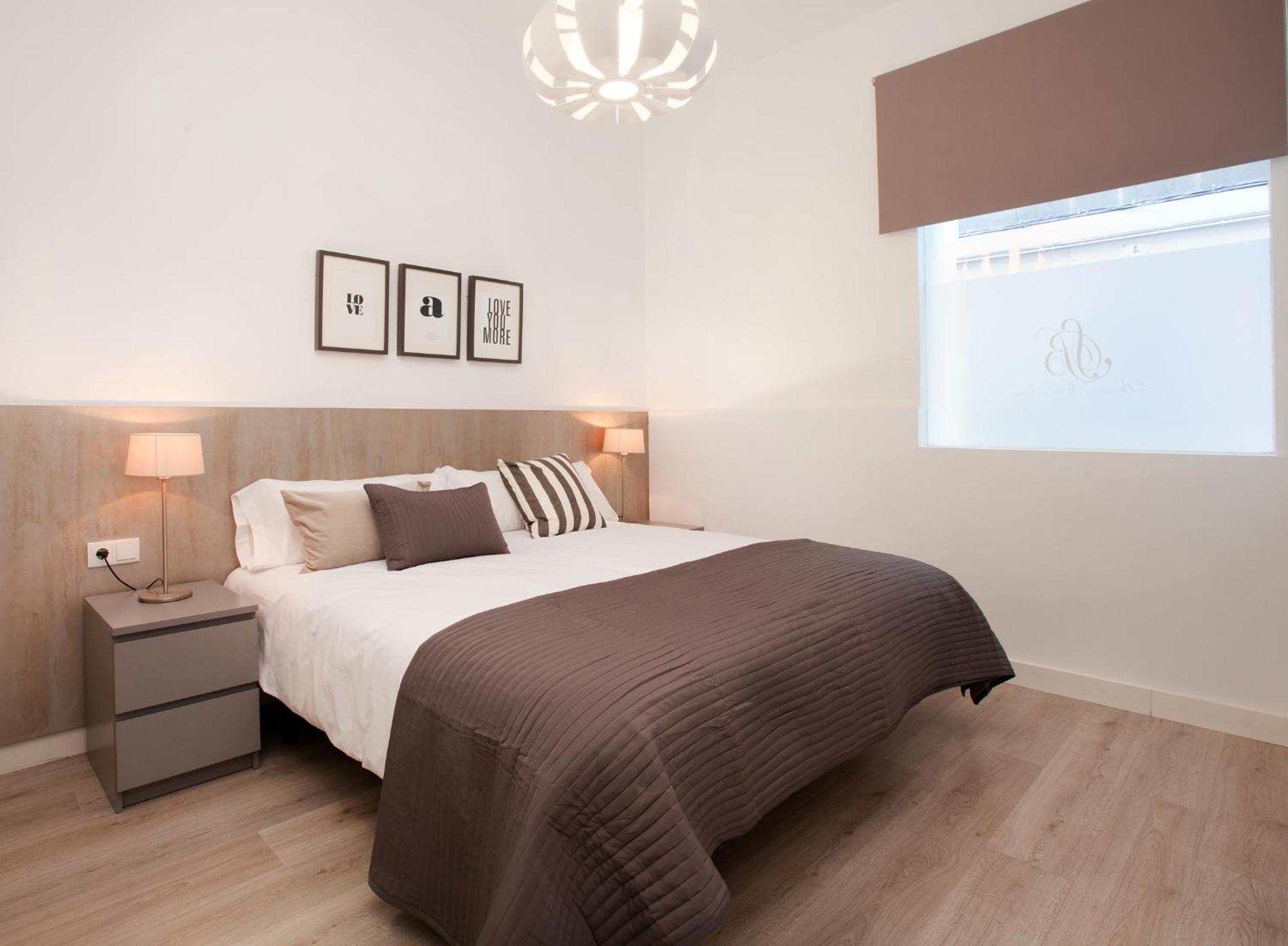 Click&Flat Seneca Suites برشلونة الغرفة الصورة
