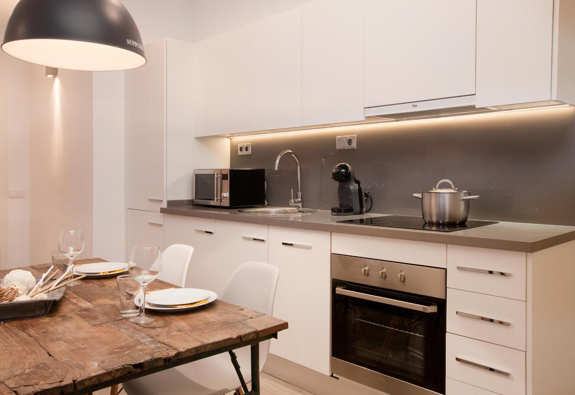 Click&Flat Seneca Suites برشلونة الغرفة الصورة