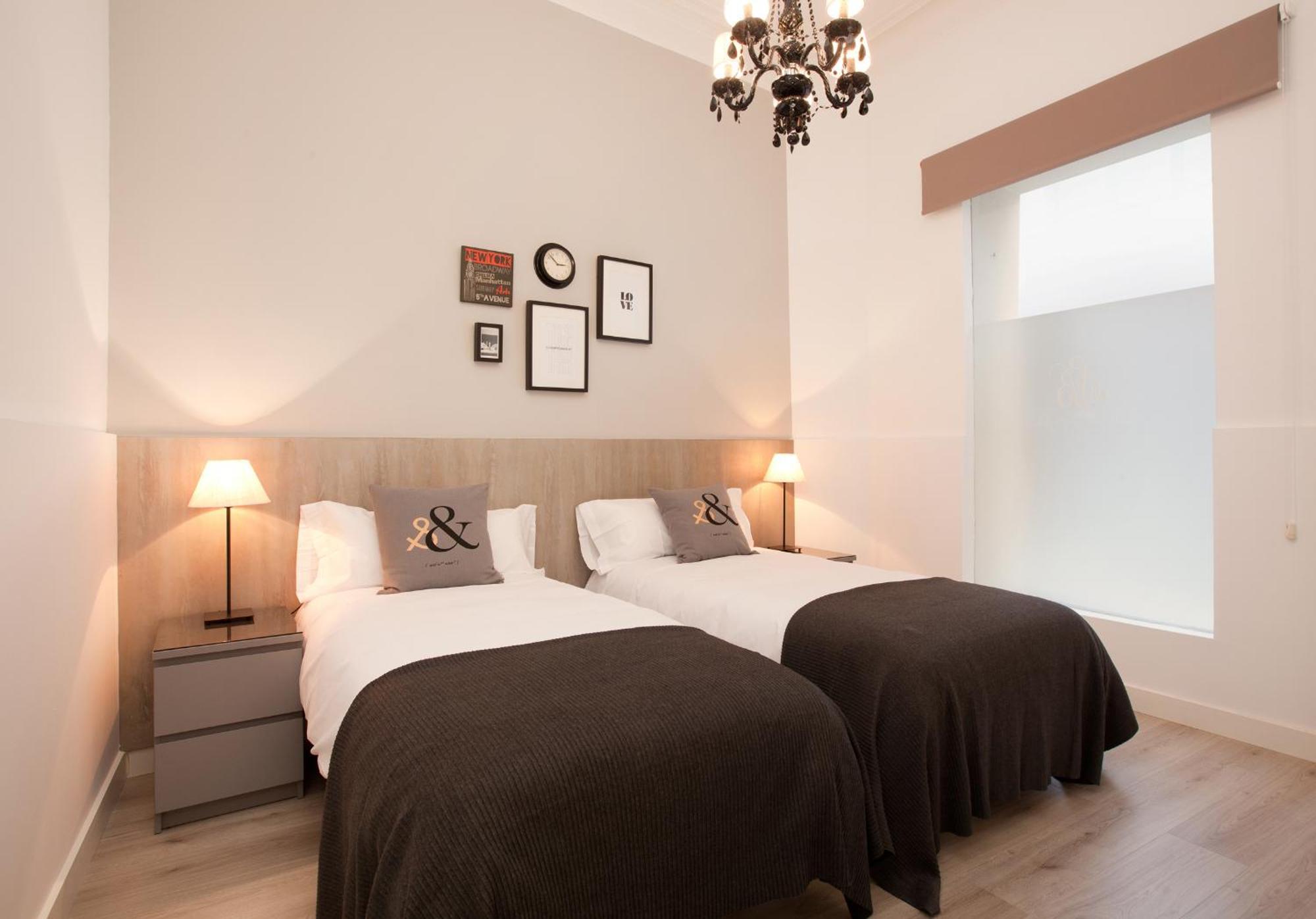 Click&Flat Seneca Suites برشلونة الغرفة الصورة