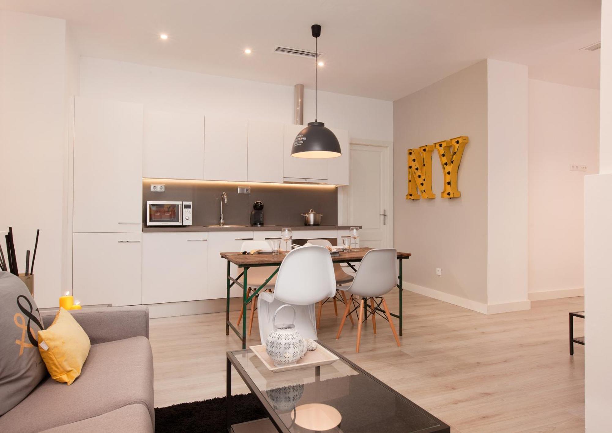 Click&Flat Seneca Suites برشلونة الغرفة الصورة