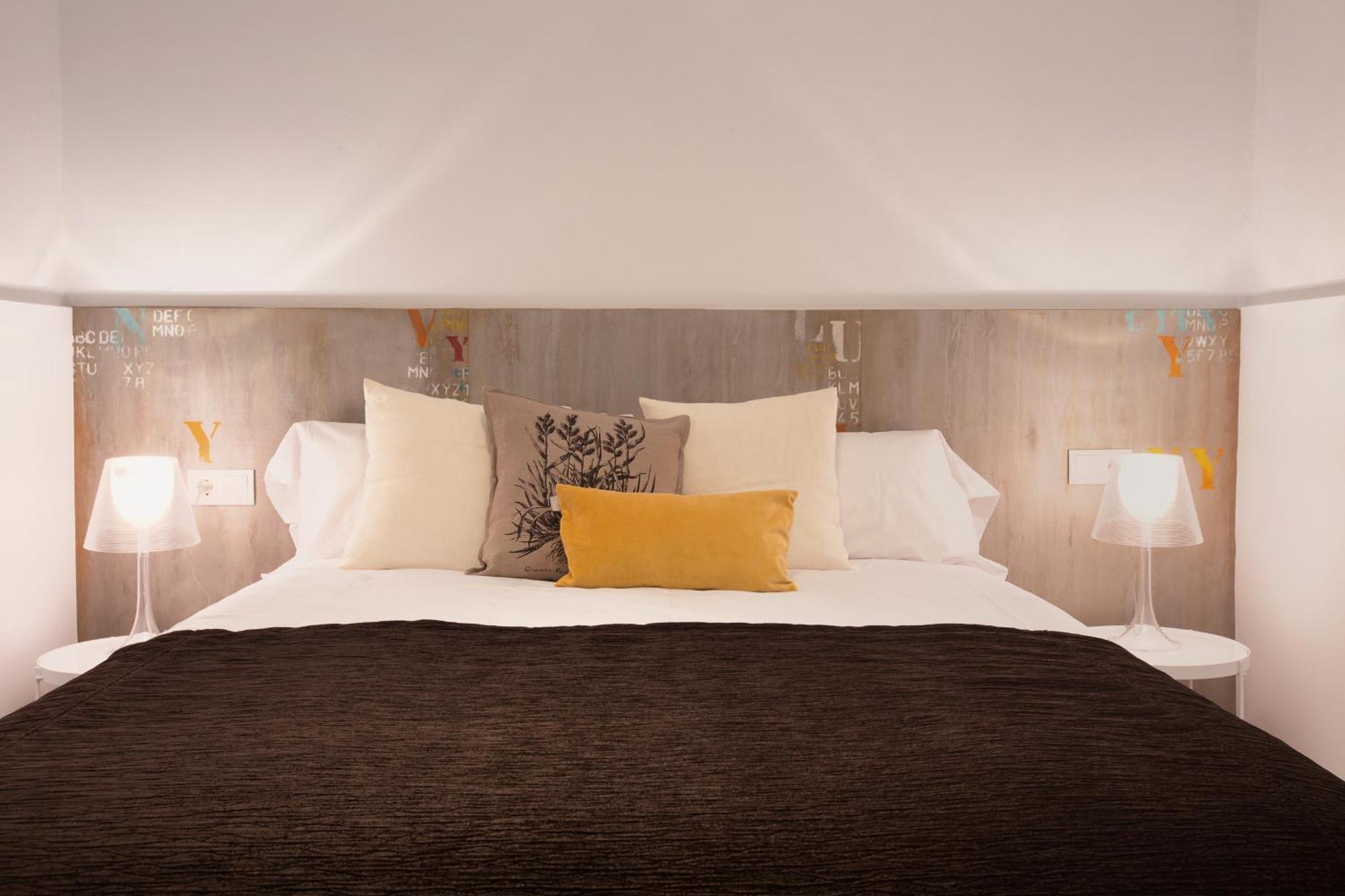 Click&Flat Seneca Suites برشلونة الغرفة الصورة